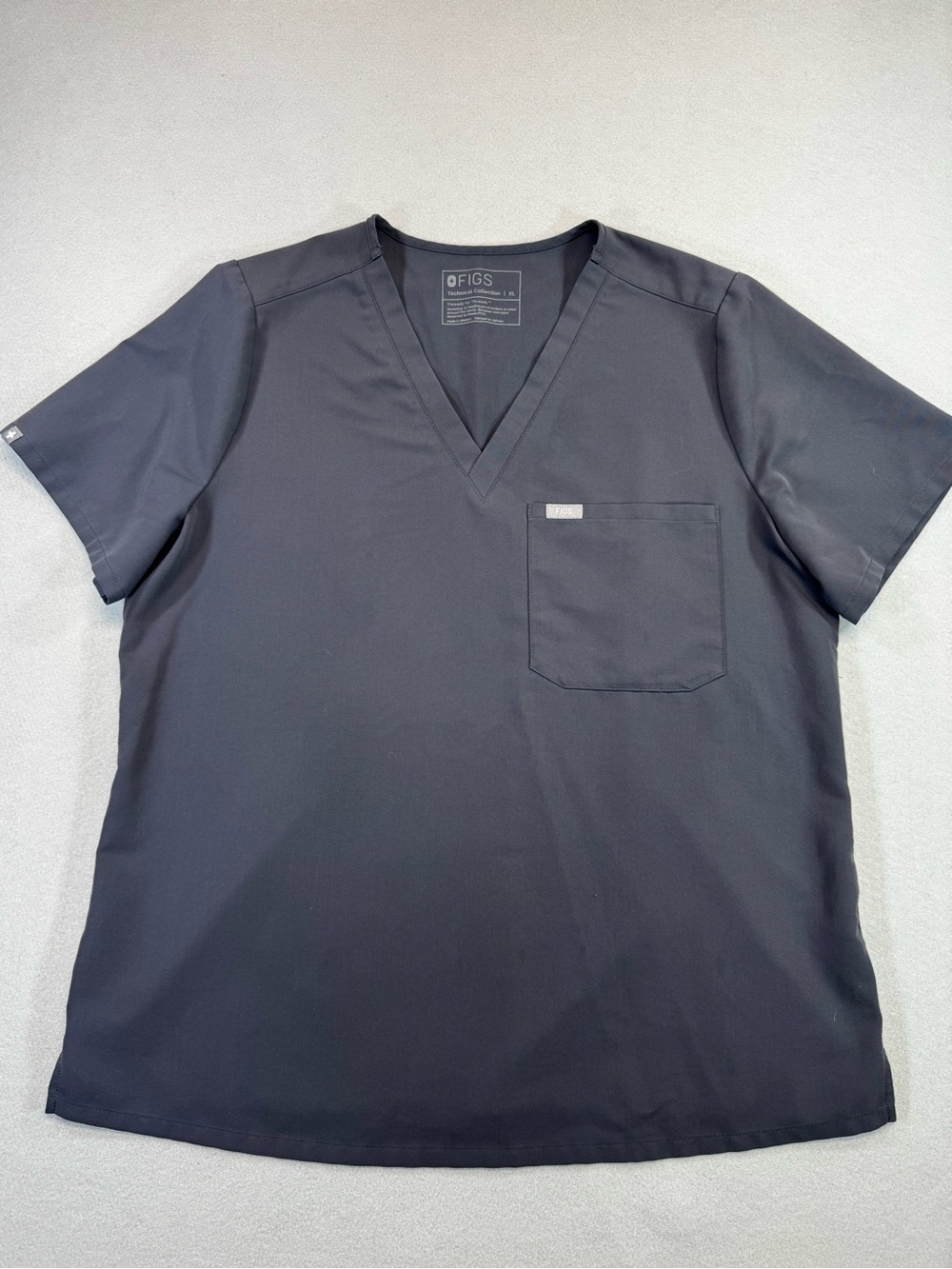 FIGS Women’s Catarina One-Pocket Scrub Top Charcoal XL